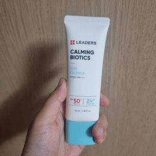 리더스코스메틱 리더스 카밍 바이오틱스 선 에센스 SPF 50+ PA++++ — 5점을 준 리뷰어가 2022년 6월 올린 사용 사진