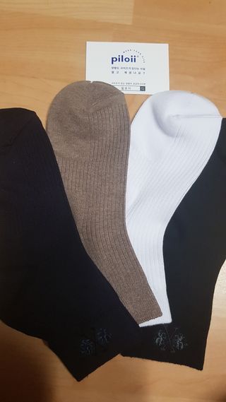 [사이즈가 있는 양말 필로이] 남/여 골지 발목 양말 4족 세트 남【S, M, L, XL】여【S, M, L】_컬러 랜덤 — 4점을 준 리뷰어가 2022년 6월 올린 사용 사진
