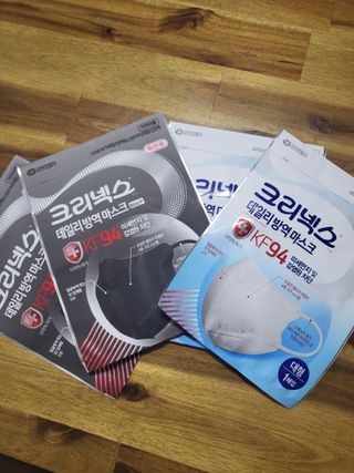 나무드 [유한킴벌리] 크리넥스 KF94 데일리 마스크 화이트 대형 블랙 10개 , 대형 화이트 10개 — 5점을 준 리뷰어가 2021년 10월 올린 사용 사진