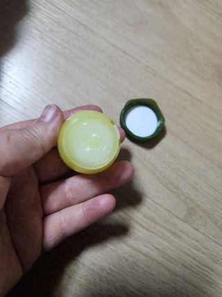 [후르디아] 유아부터 어른까지, 안심 아보카도 립밤 듀오 세트 — 5점을 준 리뷰어가 2024년 1월 올린 사용 사진
