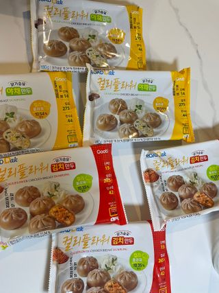 로드몰 [굽네] 컬리플라워 닭가슴살 만두 2종 6팩 — 5점을 준 리뷰어가 2021년 10월 올린 사용 사진