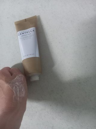 스킨1004 [SKIN1004] 마다가스카르 센텔라 앰플 폼 125ml — 5점을 준 리뷰어가 2024년 8월 올린 사용 사진