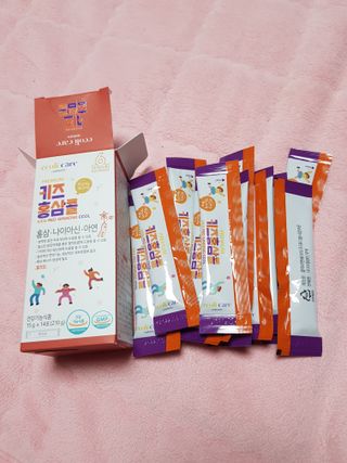베거스코리아 [콜리케어] 키즈 홍삼콜리 딸기맛 14포 — 4점을 준 리뷰어가 2021년 11월 올린 사용 사진