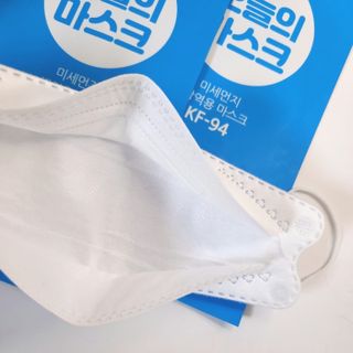 [심폐소생소] KF94 오늘의 마스크 대형 — 5점을 준 리뷰어가 2021년 10월 올린 사용 사진