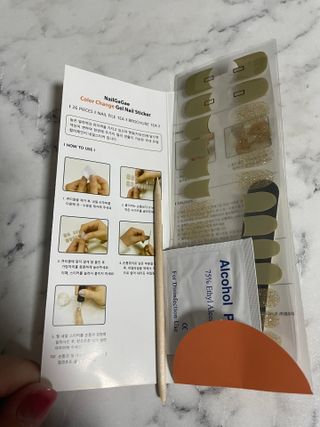 [네일가게] 햇빛에 닿으면 색이 변하는 신기한 햇살 반전 네일스티커_B — 5점을 준 리뷰어가 2021년 8월 올린 사용 사진