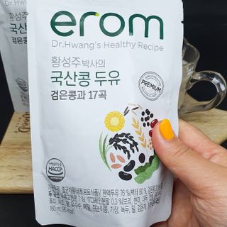 이롬 황성주 박사의 국산콩 두유 검은콩과 17곡 프리미엄 — 5점을 준 리뷰어가 2021년 5월 올린 사용 사진