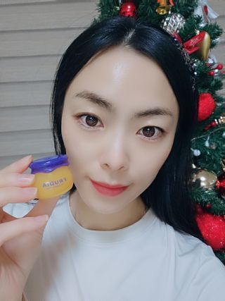 틱톡 [후르디아] 튼입술해결템 올리브영 블루베리 하이드레이팅 허니 립밤 — 5점을 준 리뷰어가 2023년 12월 올린 사용 사진