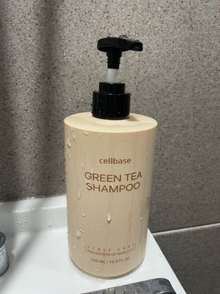프리마인 더이상 뻣뻣하고 효과없는 탈모샴푸는 NO. 근본부터 케어하는 셀베이스 그린티샴푸(500ml) — 5점을 준 리뷰어가 2023년 4월 올린 사용 사진