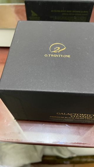 오투에니원 갈락토미세스 비타민 C 프리미엄 블랙스완 크림 50g — 5점을 준 리뷰어가 2023년 1월 올린 사용 사진
