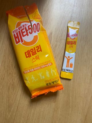 광동제약 [광동] 비타500데일리스틱 70포X2개 + 뚱랑이엽서 + 쇼핑백 증정 — 5점을 준 리뷰어가 2022년 1월 올린 사용 사진