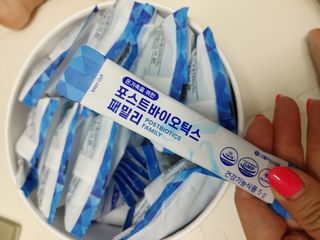 서울약사신협_포스트바이오틱스패밀리_5g x 100포 — 5점을 준 리뷰어가 2021년 3월 올린 사용 사진