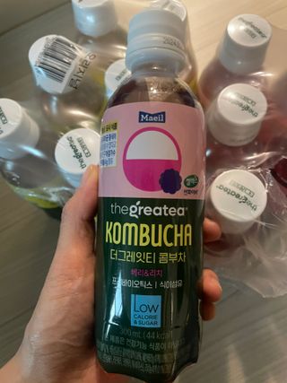 더그레잇티 콤부차 [매일유업] 더그레잇티 44kcal 콤부차 300ml *12개입 (오리지널 6개+베리리치 6개) — 4점을 준 리뷰어가 2023년 7월 올린 사용 사진