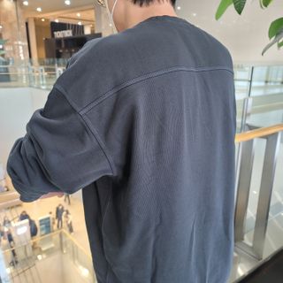 MAPLESYRUPFACTORY 메이플 피그먼트 맨투맨 8.COL — 5점을 준 리뷰어가 2023년 1월 올린 사용 사진