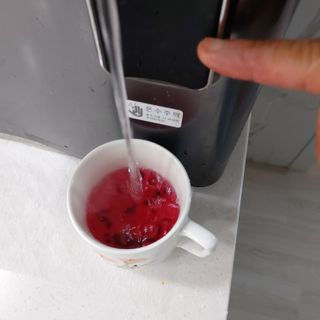 마시다 매혹적인 붉은 빛이 입안 가득히, 비트루트차 — 4점을 준 리뷰어가 2021년 3월 올린 사용 사진