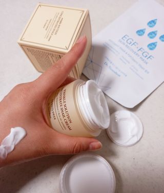 Dr.느루벗 느루벗 링클 솔루션 콘센트레이트 스네일 탄력 달팽이 크림 80g — 5점을 준 리뷰어가 2021년 4월 올린 사용 사진