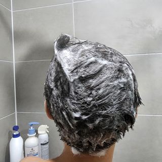 [포레스트스토리] 탈모증상완화 샴푸 1,000ml — 4점을 준 리뷰어가 2022년 6월 올린 사용 사진