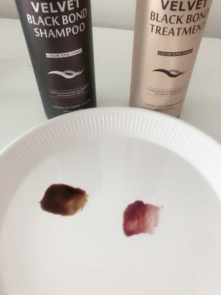 헤어플러스 블랙 컬러본드 샴푸 트리트먼트 300ml — 5점을 준 리뷰어가 2021년 4월 올린 사용 사진
