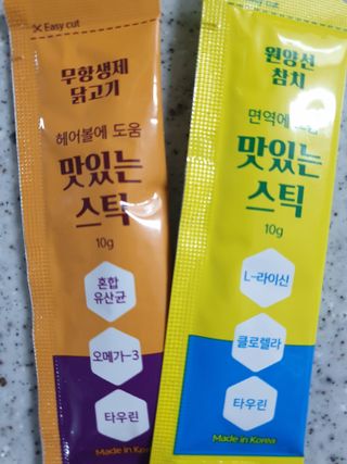 페페로니 맛있는 스틱 - 무항생제 닭고기 15개 + 원양선 참치 15개 — 5점을 준 리뷰어가 2021년 10월 올린 사용 사진