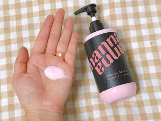 난나 살몬 스파이더 검버섯 미백 톤업 화이트닝 연어 앰플 크림 300ml 대용량 — 5점을 준 리뷰어가 2022년 8월 올린 사용 사진