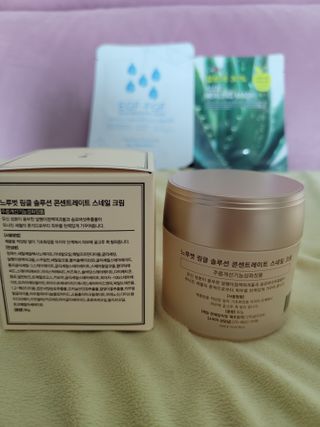 Dr.느루벗 느루벗 링클 솔루션 콘센트레이트 스네일 탄력 달팽이 크림 80g — 5점을 준 리뷰어가 2021년 3월 올린 사용 사진