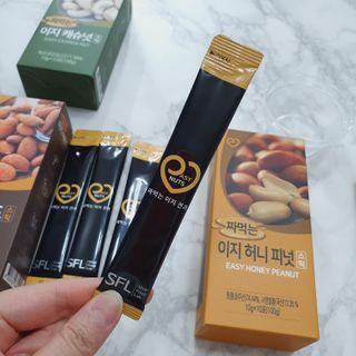 짜먹는 이지견과 짜먹는 이지아몬드, 짜먹는 이지허니피넛, 짜먹는 이지캐슈넛 각 10g X  10포 — 4.5점을 준 리뷰어가 2021년 2월 올린 사용 사진