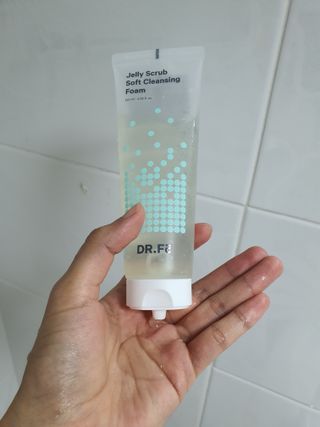 닥터에프파이브 젤리스크럽 소프트 클렌징폼 120ml — 3.5점을 준 리뷰어가 2022년 5월 올린 사용 사진