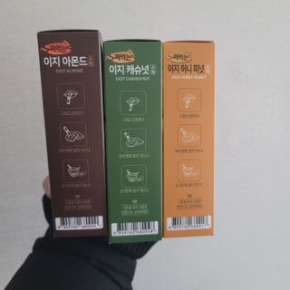 짜먹는 이지견과 짜먹는 이지아몬드, 짜먹는 이지허니피넛, 짜먹는 이지캐슈넛 각 10g X  10포 — 4점을 준 리뷰어가 2021년 2월 올린 사용 사진