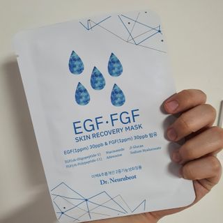 Dr.느루벗 느루벗 EGF FGF 스킨 리커버리 마스크 10장 — 5점을 준 리뷰어가 2021년 4월 올린 사용 사진
