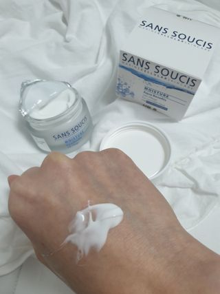산수시 아쿠아 베네핏 24h 수부지 물광 속건조 수분크림 50ml — 5점을 준 리뷰어가 2021년 8월 올린 사용 사진
