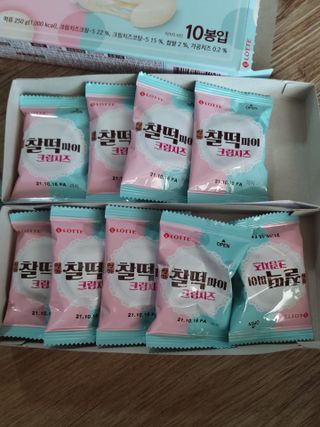 롯데제과 찰떡파이 크림치즈 — 5점을 준 리뷰어가 2021년 5월 올린 사용 사진