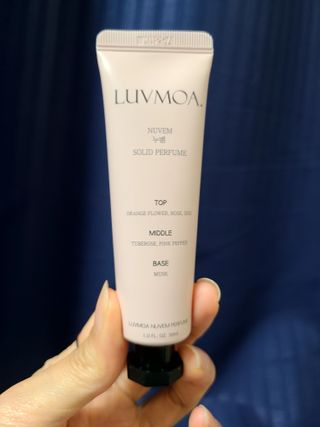 러브모아 향수 고체향수 승무원 고체향수 바르는 향수 니치향수 도손 우드세이지 앤 씨솔트 — 5점을 준 리뷰어가 2022년 11월 올린 사용 사진