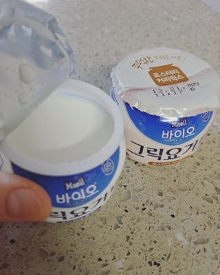 매일바이오 그릭요거트 오리지널 플레인 4개, 로스터리 커피믹스 4개 — 4점을 준 리뷰어가 2021년 12월 올린 사용 사진