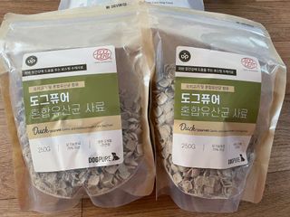 도그퓨어 피부와모질/혼합유산균/글루코사민 유기농 로스팅 사료 — 5점을 준 리뷰어가 2021년 9월 올린 사용 사진