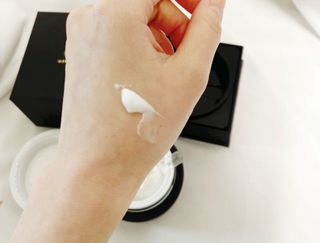 오투에니원 갈락토미세스 비타민 C 프리미엄 블랙스완 크림 50g — 5점을 준 리뷰어가 2023년 1월 올린 사용 사진