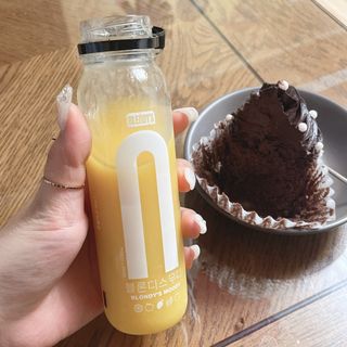 BLENDY'S 핑크 스무디+블론디 스무디 — 5점을 준 리뷰어가 2021년 12월 올린 사용 사진