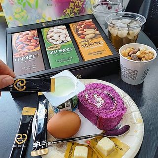 짜먹는 이지견과 짜먹는 이지아몬드, 짜먹는 이지허니피넛, 짜먹는 이지캐슈넛 각 10g X  10포 — 5점을 준 리뷰어가 2021년 3월 올린 사용 사진