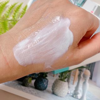 리더스코스메틱 리더스 카밍 바이오틱스 선 에센스 SPF 50+ PA++++ — 5점을 준 리뷰어가 2022년 5월 올린 사용 사진