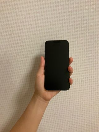 아클리브 Eco 항균 항바이러스 액정 보호필름(iPhone) — 5점을 준 리뷰어가 2022년 8월 올린 사용 사진