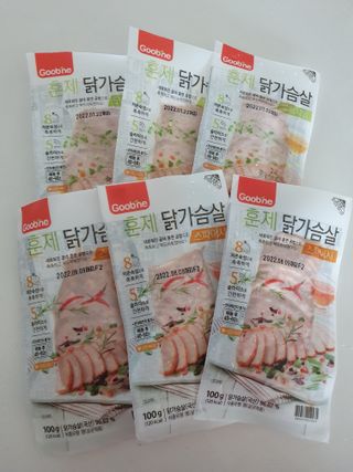 굽네몰 [굽네] 훈제 닭가슴살 2종 6팩 — 5점을 준 리뷰어가 2021년 8월 올린 사용 사진