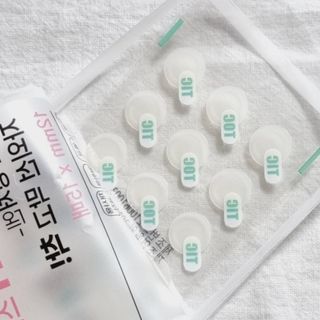 [큐어반H 스팟] 자외선 99프로 차단되는 스틱타입 스팟밴드(1팩 / 66매입) — 5점을 준 리뷰어가 2022년 11월 올린 사용 사진