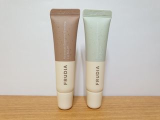 [후르디아] 올리브영 착한보습 비건 립버터 2종 — 5점을 준 리뷰어가 2022년 2월 올린 사용 사진