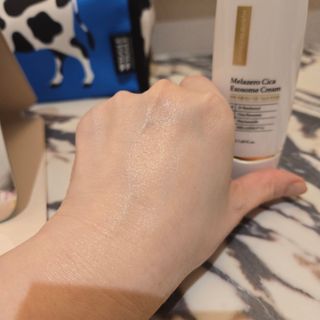 하이브리온 [쿠팡]멜라제로 시카엑소좀 크림 50ml PDRN 줄기세포 주름 미백기능성 피부과 병원입점, 1개, 50g — 5점을 준 리뷰어가 2025년 7월 올린 사용 사진