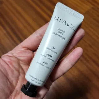 러브모아 향수 고체향수 승무원 고체향수 바르는 향수 니치향수 도손 우드세이지 앤 씨솔트 — 5점을 준 리뷰어가 2022년 11월 올린 사용 사진
