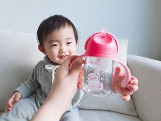 유비맘 트라이탄 코니빨대컵_컬러 랜덤 발송 — 5점을 준 리뷰어가 2021년 2월 올린 사용 사진