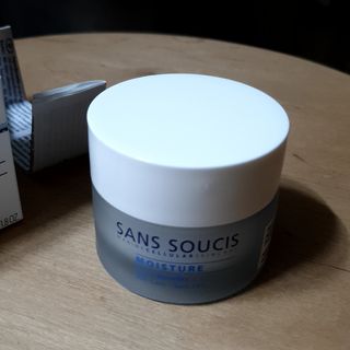 산수시 아쿠아 베네핏 24h 수부지 물광 속건조 수분크림 50ml — 5점을 준 리뷰어가 2021년 7월 올린 사용 사진