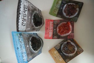 하나마이 [마마쿡] 전 청와대 천상현 셰프의 밑반찬  5종세트(소고기 장조림+연근조림+진미채+간장김자반+새우김자반) — 5점을 준 리뷰어가 2023년 4월 올린 사용 사진