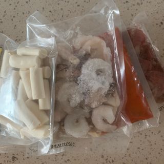 화끈한녀석들 새오똥400g 새우,오징어,똥집 볶음요리 소스,밀떡, 참기름 포함 — 5점을 준 리뷰어가 2022년 12월 올린 사용 사진
