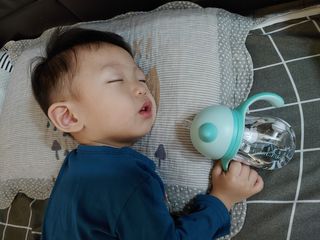 유비맘 트라이탄 코니빨대컵_컬러 랜덤 발송 — 5점을 준 리뷰어가 2021년 1월 올린 사용 사진
