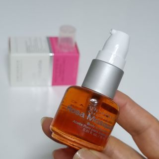 유니베르소 로즈힙 오일 15ml — 5점을 준 리뷰어가 2021년 7월 올린 사용 사진