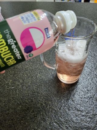 더그레잇티 콤부차 [매일유업] 더그레잇티 44kcal 콤부차 300ml *12개입 (오리지널 6개+베리리치 6개) — 5점을 준 리뷰어가 2023년 8월 올린 사용 사진
